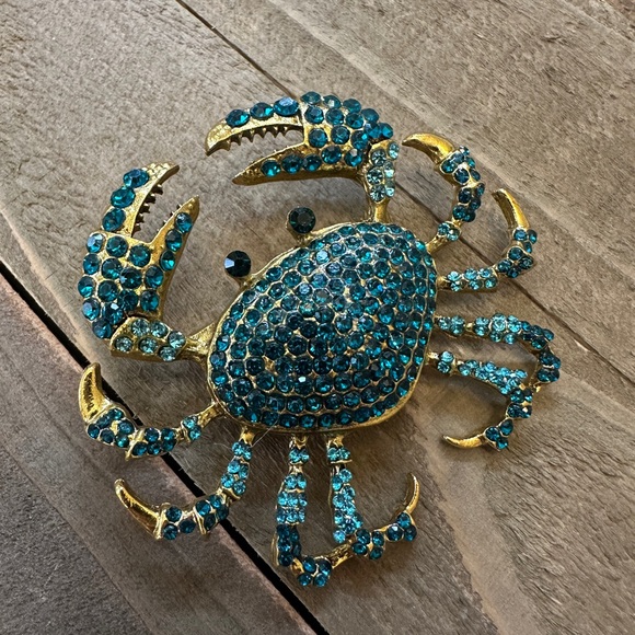 Sparkling Ocean Blue Crab Brooch - Picture 7 of 9